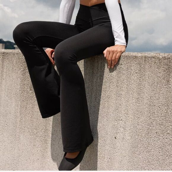 OFFLINE By Aerie Real Me High Waisted Crossover Flare Legging - Picture 1 of 7